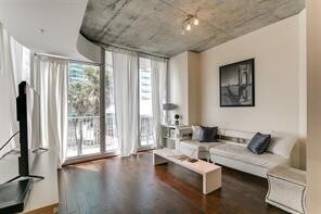 5925 Almeda Rd in Houston, TX - Building Photo