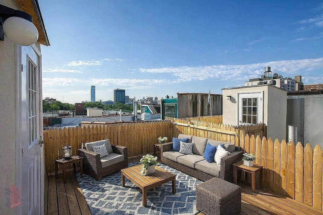 5 W 103rd St, Unit 5R in New York, NY - Building Photo