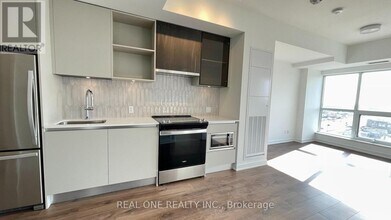 405-405 Dundas St W in Oakville, ON - Building Photo - Building Photo