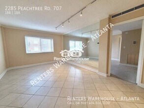 2285 Peachtree Rd in Atlanta, GA - Building Photo - Building Photo