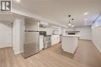 111 Midland Dr in Kitchener, ON - Building Photo - Building Photo