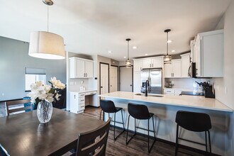 402 Dawson Dr in West Branch, IA - Building Photo - Building Photo