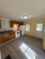 56 House St in Glastonbury, CT - Building Photo