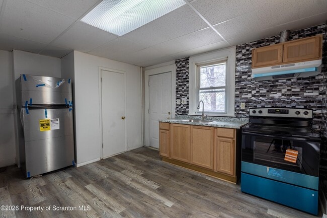 property at 921-923 Clay Ave