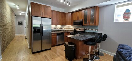 1549 W Sherwin Ave in Chicago, IL - Building Photo - Building Photo