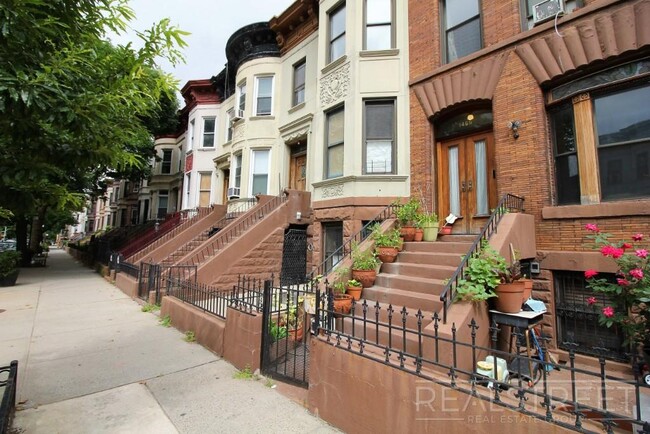 1463 Dean Street in Brooklyn, NY - Building Photo - Floor Plan