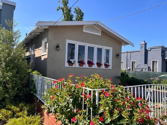 2642 68th Ave in Oakland, CA - Building Photo - Building Photo