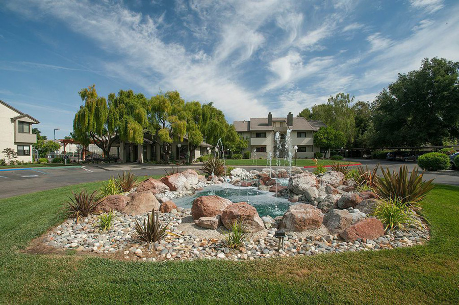 Meadow Ridge Apartments in Davis, CA - Building Photo