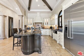 458 Flores St in Los Angeles, CA - Building Photo - Building Photo