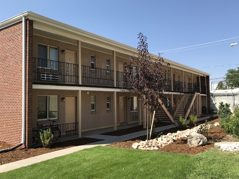 Montclair Apartments in Denver, CO - Building Photo