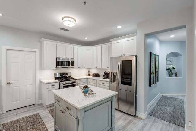 2859 Tiburon Blvd E in Naples, FL - Building Photo - Building Photo
