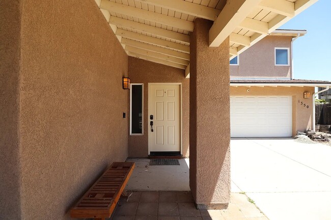 1350 Laura Ct in Templeton, CA - Foto de edificio - Building Photo