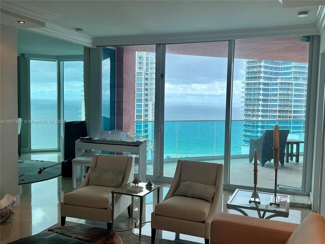 300 South Pointe Dr in Miami Beach, FL - Building Photo - Building Photo