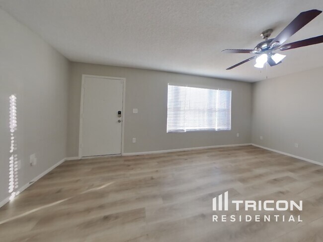 4801 W Larkspur Dr in Glendale, AZ - Building Photo - Building Photo
