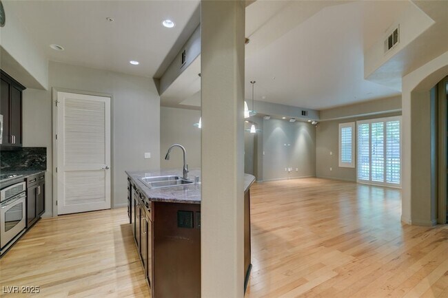 56 E Serene Ave, Unit 124 in Las Vegas, NV - Building Photo - Building Photo