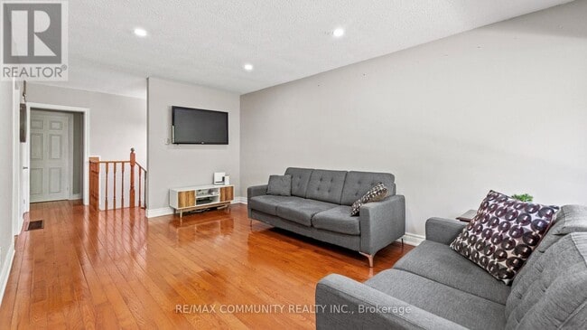 21 Thornbeck Dr in Toronto, ON - Building Photo - Building Photo