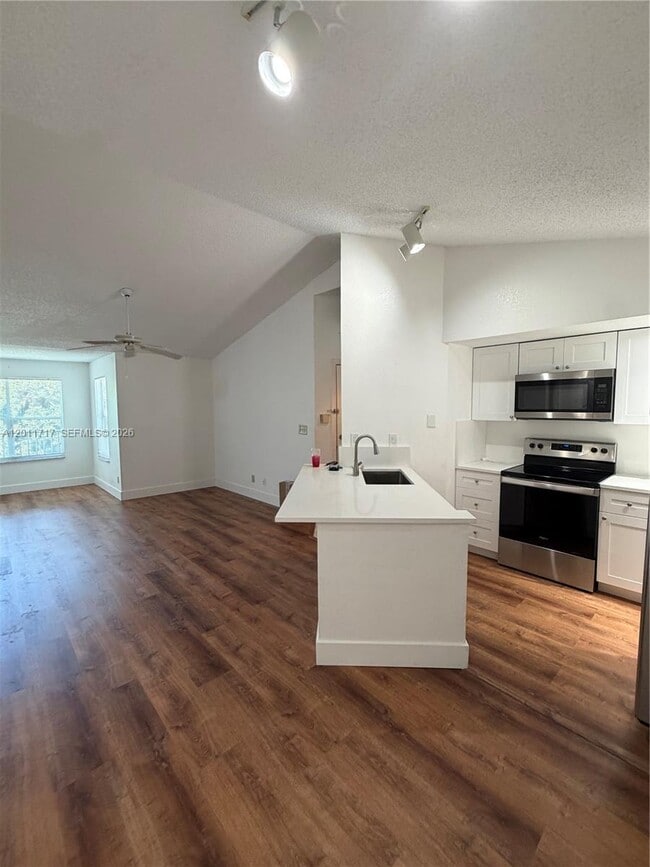 property at 643 Vista Isles Dr