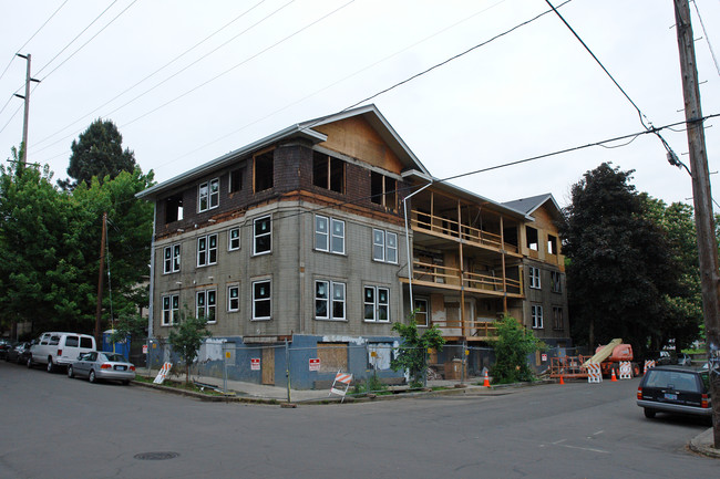 The Claire Apartments in Portland, OR - Building Photo - Building Photo