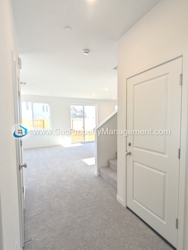 9996 Alpine Gold Wy in Sacramento, CA - Building Photo - Building Photo