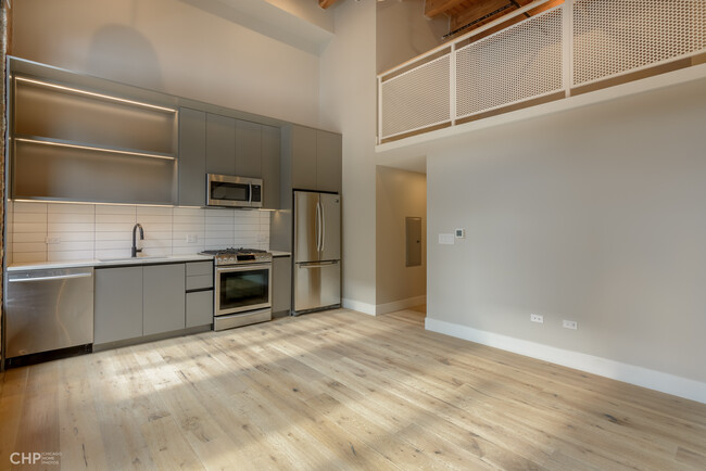 729 N Sangamon St, Unit 413 in Chicago, IL - Foto de edificio - Building Photo
