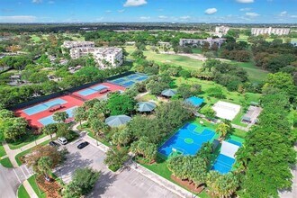 3000 N Palm Aire Dr in Pompano Beach, FL - Building Photo - Building Photo