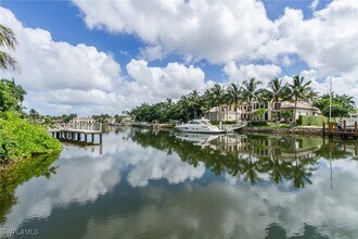 3323 Gin Ln in Naples, FL - Building Photo - Building Photo