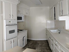 520 South Sixth St in Burbank, CA - Building Photo - Interior Photo