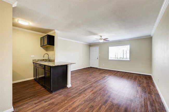 property at 2006 W 43rd St