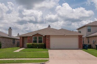 3833 Foxhound Ln in Fort Worth, TX - Building Photo