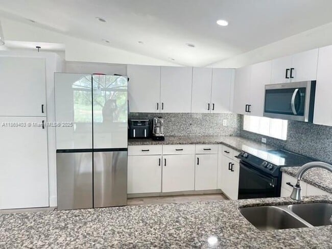 17888 SW 14th St in Pembroke Pines, FL - Building Photo - Building Photo