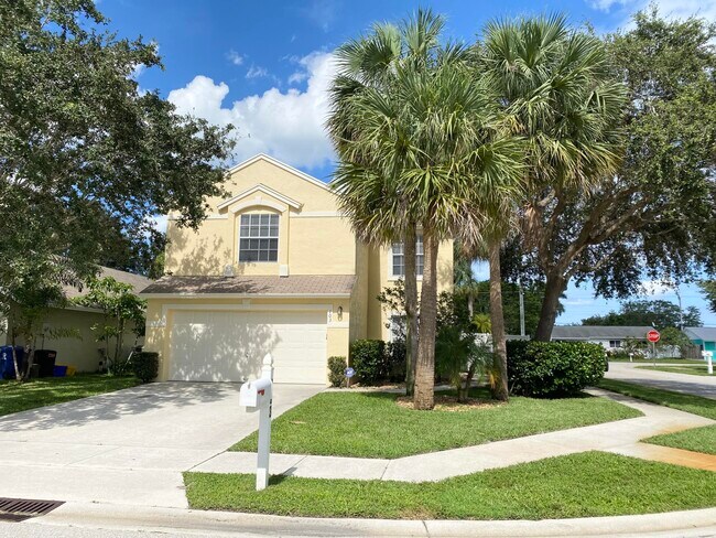 103 Pennock Landing Cir