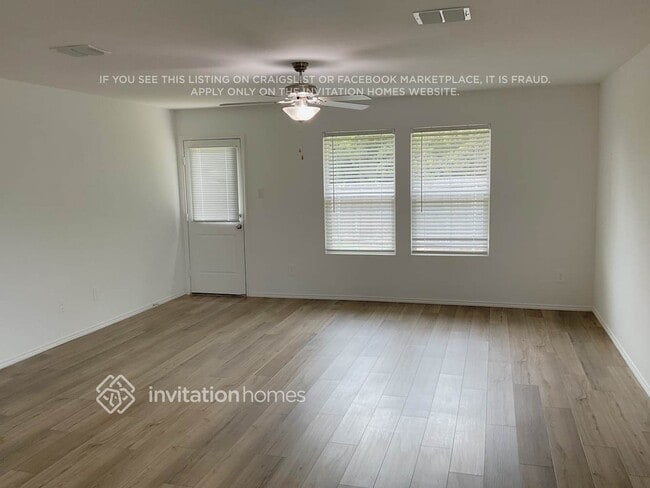 10645 Sewell Cir in Dallas, TX - Building Photo - Building Photo