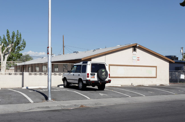 2211-2217 Ellis St in North Las Vegas, NV - Building Photo - Building Photo