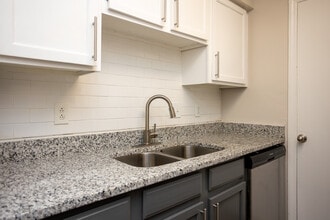 Wildwood Apartments in Charlotte, NC - Building Photo - Interior Photo