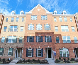 13652 Endeavour Dr in Herndon, VA - Foto de edificio - Building Photo
