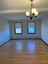 3 Buttonwood St in Bristol, RI - Foto de edificio - Building Photo