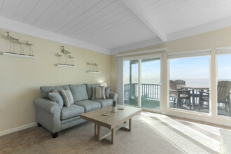 1620 Seacoast Dr in Imperial Beach, CA - Building Photo - Building Photo
