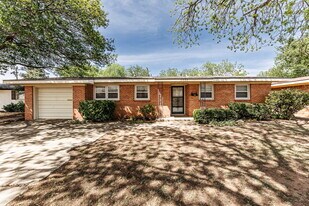 4926 48th St in Lubbock, TX - Building Photo