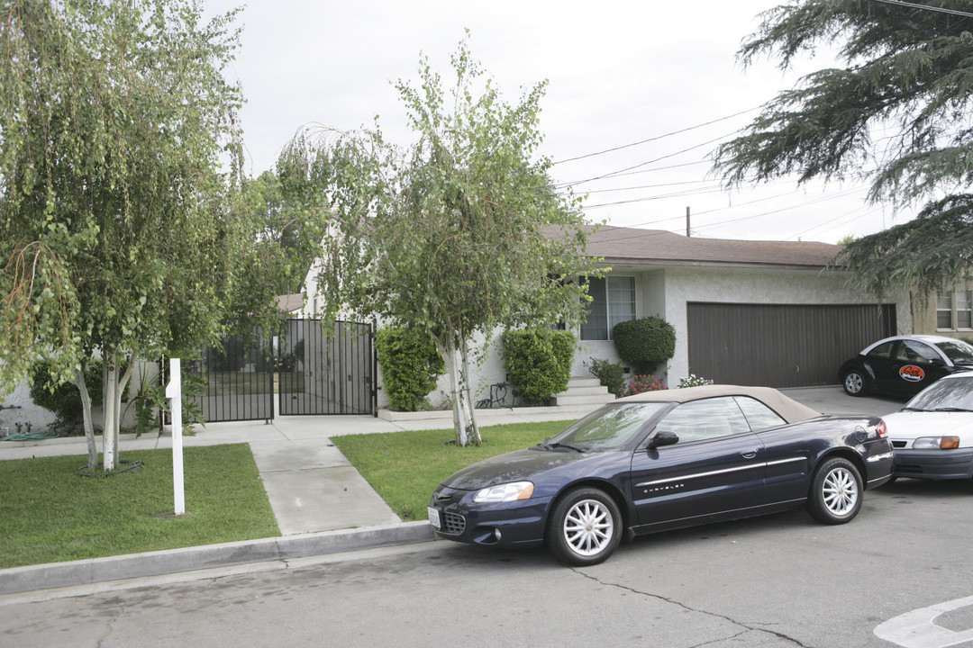 1101 W Verdugo Ave in Burbank, CA - Building Photo