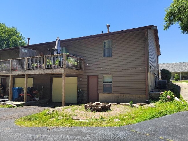 8 Cougar Dr, Unit B in Glen Carbon, IL - Foto de edificio - Building Photo