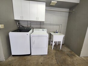 1502 Rock Glen Ave in Glendale, CA - Building Photo - Building Photo