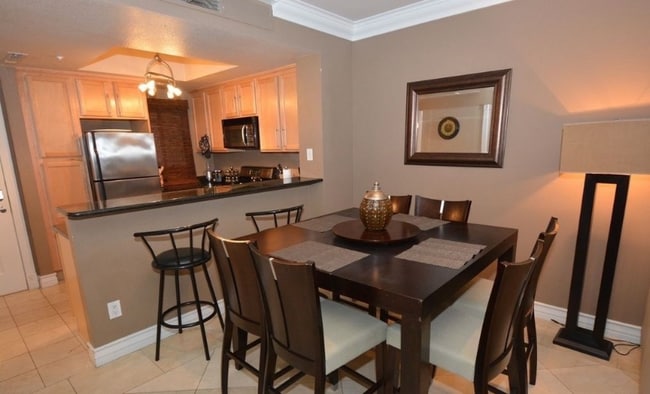 4015 Crown Point Dr in San Diego, CA - Foto de edificio - Building Photo