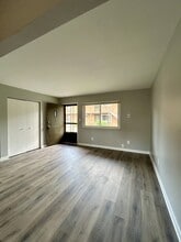 1922 Goddard Rd in Lincoln Park, MI - Foto de edificio - Building Photo