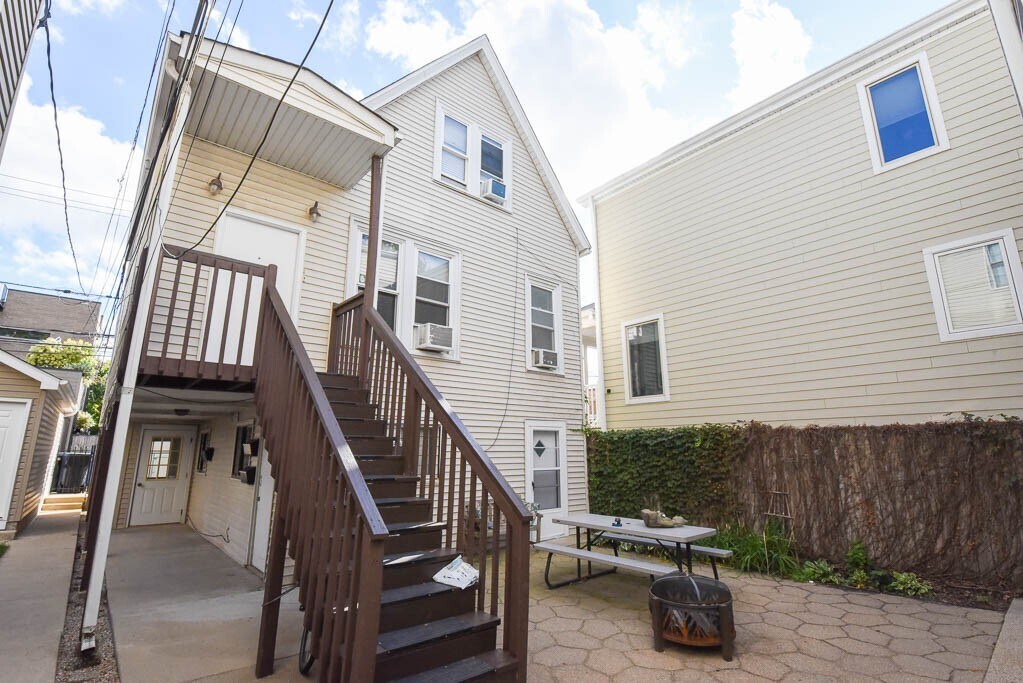 1721 W Nelson St in Chicago, IL - Building Photo