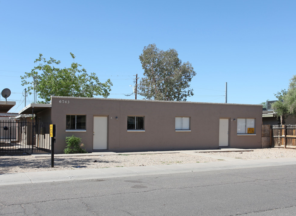 6743 W Palmaire Ave in Glendale, AZ - Building Photo