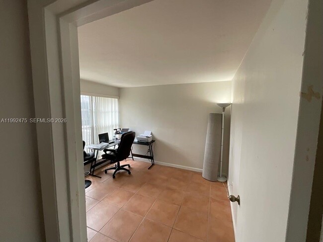 10357 N Kendall Dr in Miami, FL - Building Photo - Building Photo