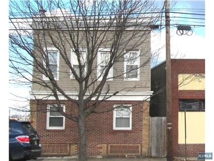 211 Paterson Ave in East Rutherford, NJ - Building Photo - Building Photo