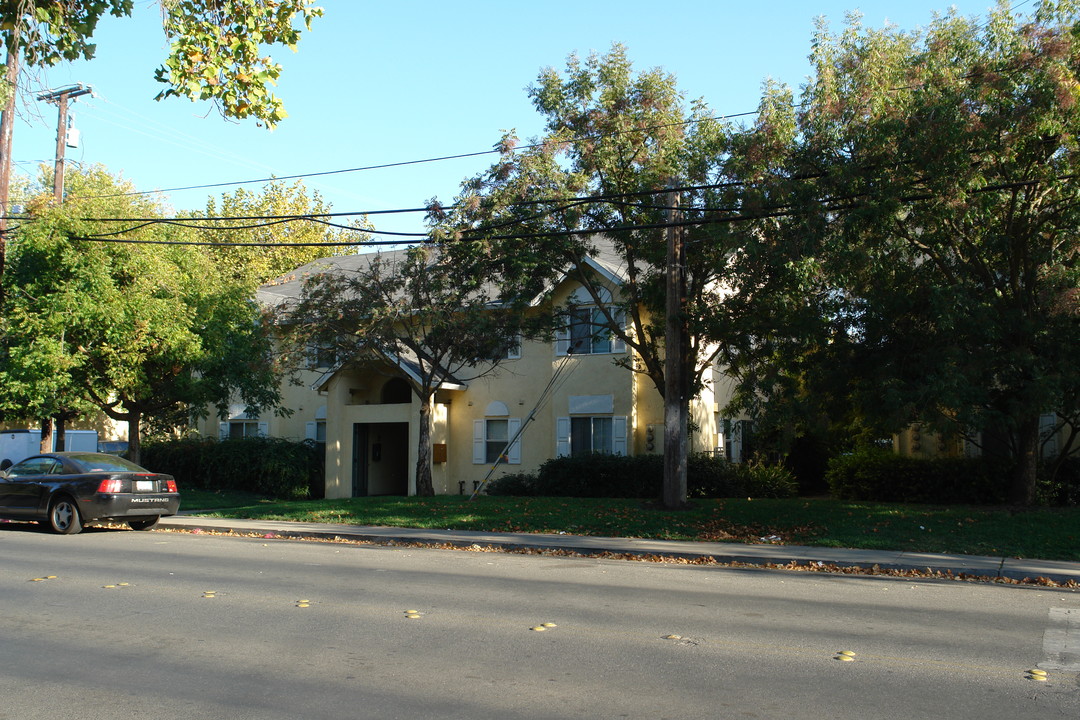 1019 W 5th St in Chico, CA - Building Photo