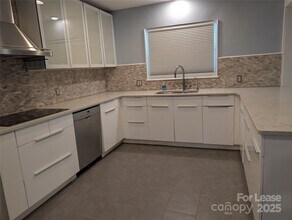 1418 Briar Creek Rd in Charlotte, NC - Building Photo - Building Photo