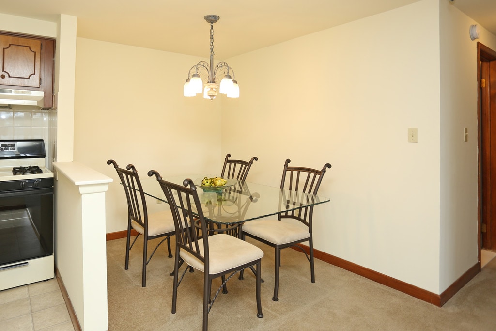 Royal York Garden Apartments West Seneca, NY Apartments For Rent